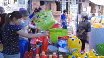 Doanh nghiệp giở chiêu tặng quà từ thiện để “giăng bẫy”