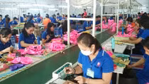 Lao động hồi hộp chờ thưởng Tết