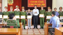 Khen thưởng các chiến sĩ triệt phá vụ vận chuyển 4 bánh heroin