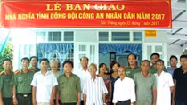Công an Sóc Trăng bàn giao Nhà nghĩa tình đồng đội cho CBCS và gia đình chính sách