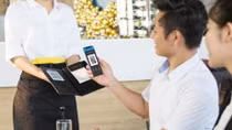 QR Pay đang thay đổi thói quen tiêu dùng tiền mặt của người Việt