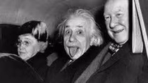 Về bức ảnh nổi tiếng của Albert Einstein