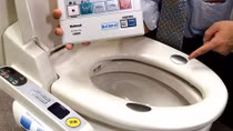  “Cuộc chiến toilet” ở Nhật Bản