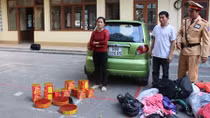 Phát hiện xe ô tô vận chuyển 23kg pháo dàn