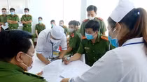Công an tỉnh Bạc Liêu tiêm vaccine phòng COVID-19 cho cán bộ, chiến sỹ