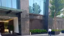 Thi thể nam thanh niên 9X tại sân toà nhà Sun Grand