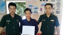 Ôm tiền giả lên cửa khẩu để mua thẻ cào
