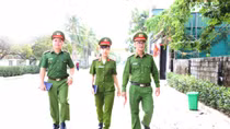 Khi nữ Công an chính quy xung phong về xã