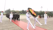 Cục Hồ sơ nghiệp vụ vào Lăng viếng Chủ tịch Hồ Chí Minh