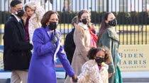 Phó Tổng thống Mỹ Kamala Harris “gây sốt” trong người dân vùng Caribe và Ấn Độ