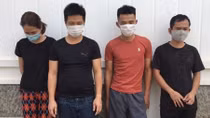 3 nam, 1 nữ rủ nhau "sát phạt đỏ đen"