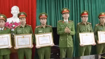 Khen thưởng đột xuất về thành tích phá án ma túy của Công an Hà Nam