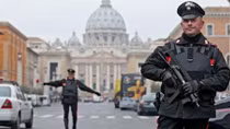 Italy: Cấm lực lượng hiến binh sử dụng điện thoại di động