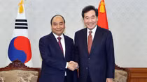 Thủ tướng Nguyễn Xuân Phúc gặp Thủ tướng Hàn Quốc