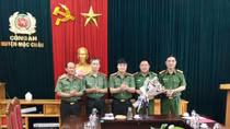 Giám đốc CA tỉnh Sơn La chúc mừng chiến công phá vụ vận chuyển 30.000 viên MTTH
