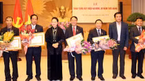 Trao Huy hiệu Đảng tặng đảng viên cơ quan Văn phòng Quốc hội