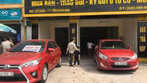 Phụ nữ sau tay lái