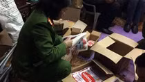 Tạm giữ hai vợ chồng đóng gói, bán mì chính giả các thương hiệu lớn