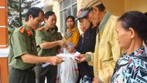 Mang hương Tết đến với người dân Nam Trung bộ