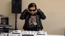 Nữ DJ cao niên nhất