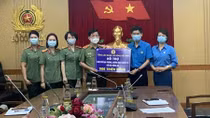 Tiếp nhận 500 triệu đồng do Tổng Liên đoàn Lao động Việt Nam hỗ trợ phòng, chống dịch