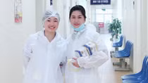 Nữ Đại úy Công an “giấu mặt” trong khu cách ly chống dịch