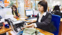 Giảm lãi suất: Vẫn chịu nhiều áp lực
