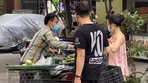 Gánh hàng rong lao đao vì dịch bệnh