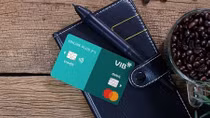 Người dùng hưởng ứng dòng thẻ tích hợp Online Plus 2in1 của VIB