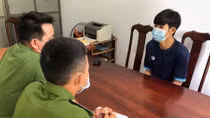 Đánh và doạ giết người yêu vì có ý định chia tay