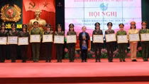 Đẩy mạnh phong trào thi đua với hình thức phong phú, cụ thể, thiết thực