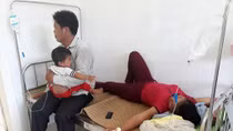  141 người nhập viện sau khi ăn cỗ cưới