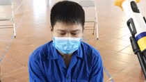 Giật máy đo thân nhiệt của chốt kiểm dịch lĩnh 4 năm tù
