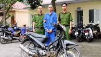 Vận động kẻ cướp ngân hàng ra đầu thú