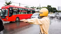 CSGT ghi hình ôtô khách dừng đỗ sai quy định