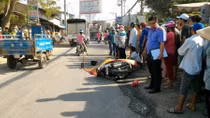 Người đàn ông bị xe tải đi cùng chiều cán tử vong