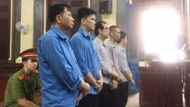 Giả từ khẩu trang đến… bao cao su