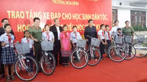 Đem xuân tới người dân nghèo vùng lũ