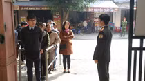 Nhộn nhịp người dân làm hộ chiếu đầu năm