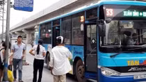 Tháo gỡ khó khăn cho vận tải buýt Hà Nội