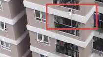 Từ vụ thoát nạn kỳ diệu của cháu bé rơi từ tầng 12: Nhìn lại vấn đề an toàn ở chung cư