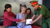 Nhiều việc làm thiết thực chăm sóc các Mẹ Việt Nam anh hùng, gia đình chính sách khó khăn