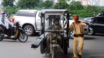 Phần lớn lái xe ba bánh tự chế chở hàng là thương binh giả