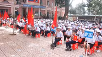 Phụ huynh bức xúc vì loạn phí đóng góp “tự nguyện” đầu năm