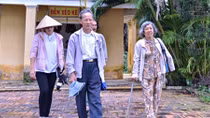 Đóa hồng bất khuất