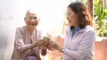 Mẹ Việt Nam Anh hùng, Anh hùng LLVTND chung tay chống dịch
