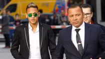 Neymar - Tránh trời không khỏi nắng