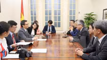 Phó Thủ tướng Vũ Đức Đam tiếp Chủ tịch Báo Asahi Shimbun