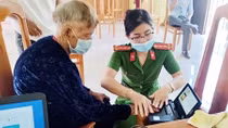 Chạy đua thời gian vừa chống dịch, vừa cấp căn cước công dân