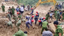 Không quản khó khăn, nguy hiểm, nỗ lực tìm kiếm các nạn nhân mất tích